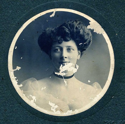 Photo of photos/Mary Jessie Bell McLennan bn 1881 Vic portrait